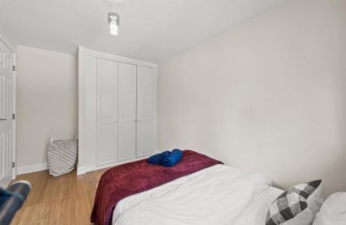 Falkirk House | Polmont Haven: Spacious 4- Bedroom Retreat