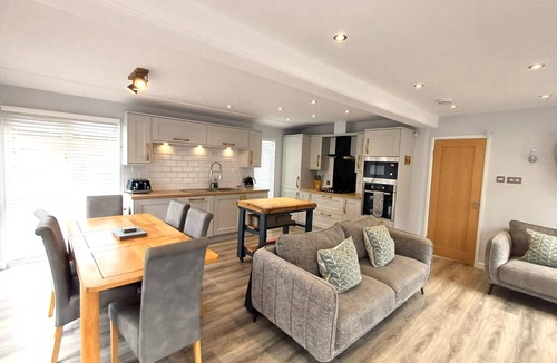 Troutbeck Bridge Cabin | Potters Lodge - a holiday lodge that sleeps 6 guests in 3 bedrooms