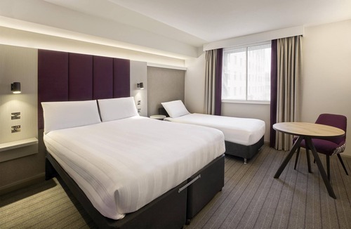 Bridgend Hotel | Premier Inn Bridgend Central