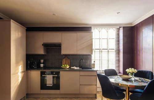 Chepstow Apartment | Premium 2BD|Stylish Home|Couples|Profess|Small Groups|Parking