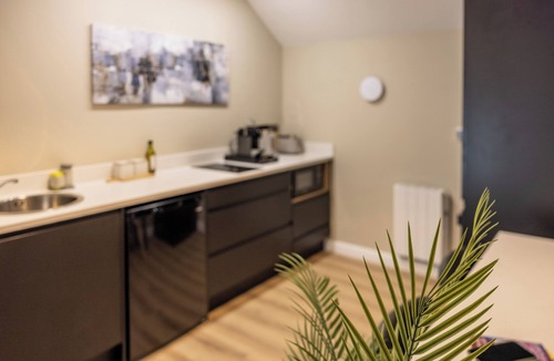 Westport Apartment | Premium Studio Apt | Self check-in + Town Centre