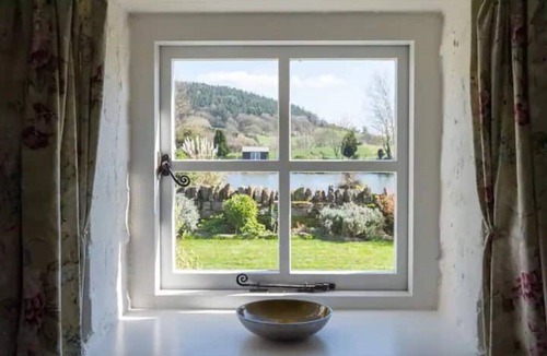 Hereford Cottage | Pretty cottage in idyllic lakeside Wyeside settingn