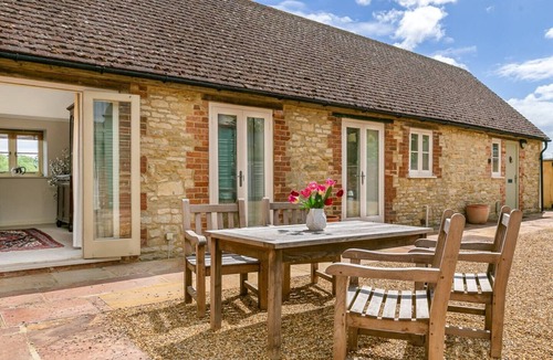 Gawcott House | Priory Courtyard - 3 Bedroom Escape