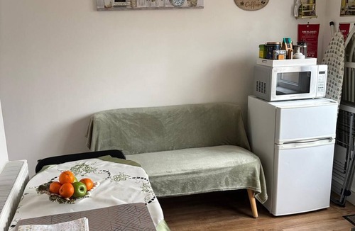 Cribbs Causeway Apartment | Private Compact Annex flat with parking, near Southmead Hospital