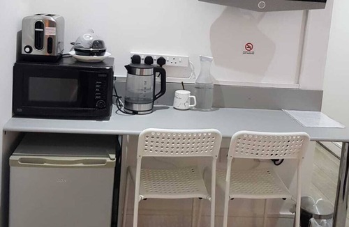 Whitchurch House | Private En-suite with Free Parking and Breakfast A