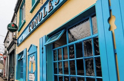 Kinvara Apartment | Private ensuite bedroom in the heart of Kinvara Village on the Wild Atlantic Way
