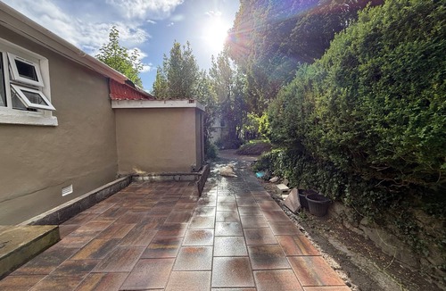 Parteen Apartment | Private family Garden Studio on Historic Shannon Estate