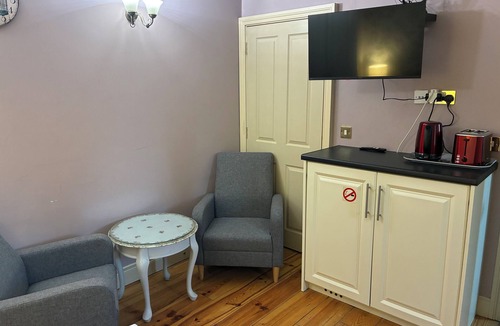 Kilcloon Apartment | Private Room for 1 or 2 guests, countryside setting in ideal safe surroundings