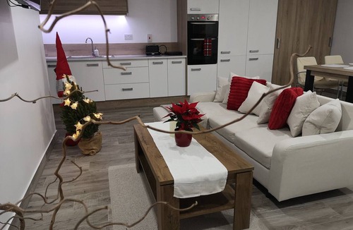 Trim Apartment | Private Sauna, Hot Tub & Cold Plunge near Trim Castle. Wi-Fi & Parking.