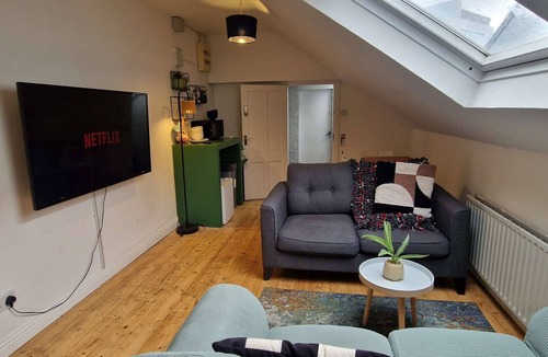 Cork City Centre Apartment | Quayside 2BD Above Live Music Venue & Bar