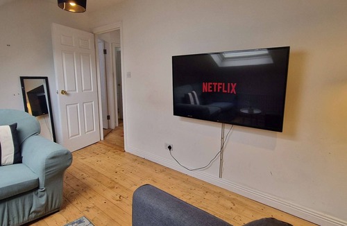 Cork City Centre Apartment | Quayside 2BD Above Live Music Venue & Bar