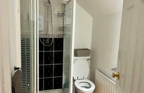 Cork City Centre Apartment | Quayside 2BD Above Live Music Venue & Bar