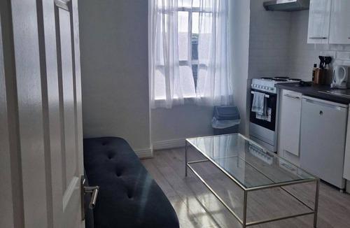 Cork Apartment | Quiet 1Br Retreat- Fast Internet- Walk-In Shower