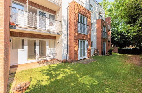 Langley Marish Apartment | Quiet Ground-Floor Apartment | Heathrow, Windsor & London at Your Doorstep