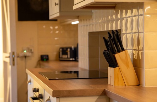 New Forest District House | Red House - Private Bathroom