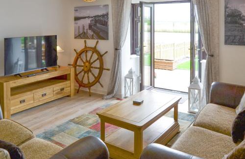 Reedham House | Riverbank Cottage