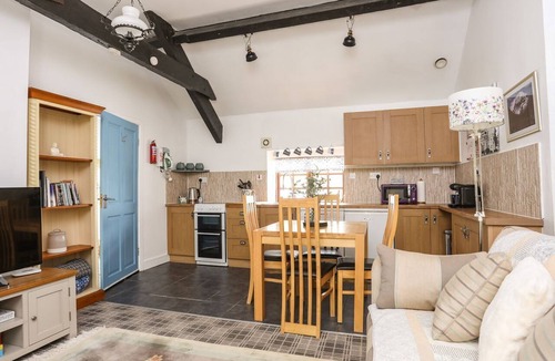 Trefor House | RIVERSIDE COTTAGE, pet friendly, character holiday cottage in Trefor
