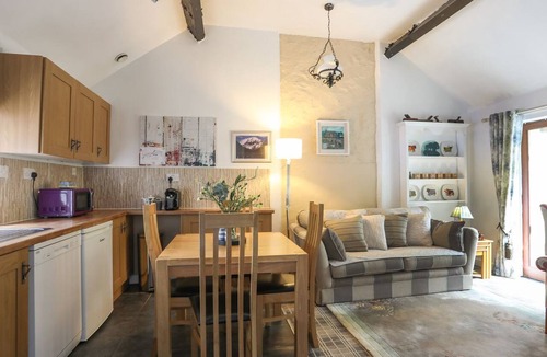 Trefor House | RIVERSIDE COTTAGE, pet friendly, character holiday cottage in Trefor