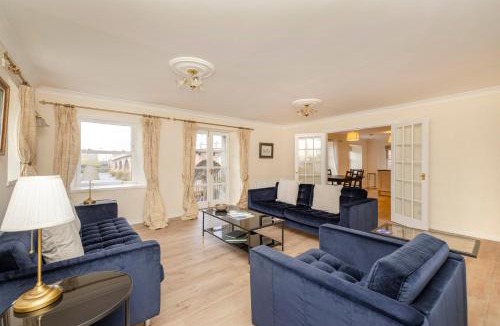 Perth Apartment | Riverside Home In Perth