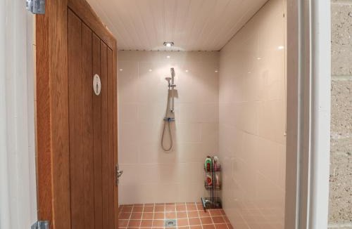 Woodbridge House | Robin