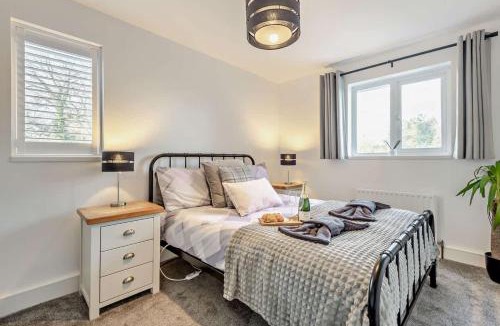 Sopley House | Rockford Cottage 3 Bed Modern New Forest House with Garden