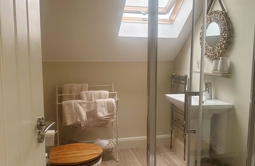Limavady Apartment | Roe Valley Getaways Modern Studio with en-suite