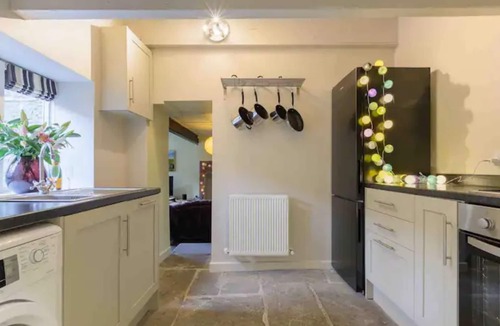 Wadsworth Cottage | Romantic getaway. Old Town, Hebden Bridge.