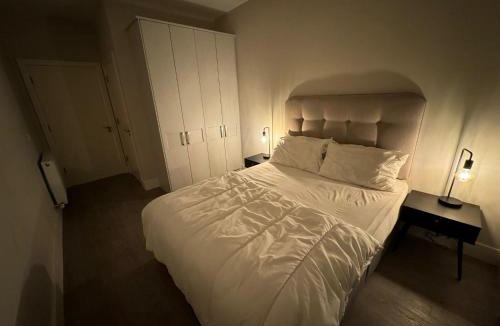 Sutton Cross House | Room in Vesta