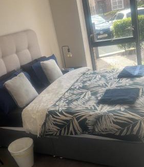 Sutton Cross House | Room in Vesta