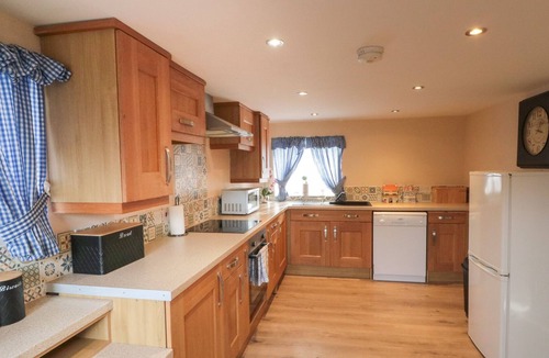 Castleton Cottage | ROSE COTTAGE, pet friendly, character holiday cottage in Castleton