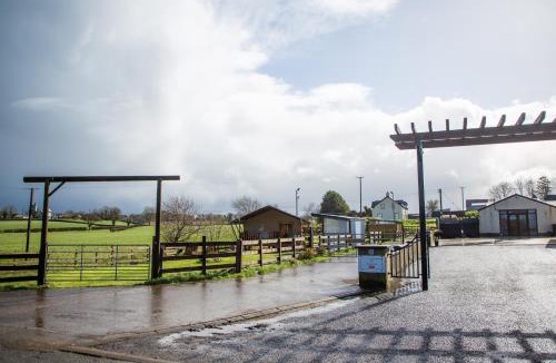 Magherafelt Other | Rosgarron Safari Canvas Lodge Glorious Glamping