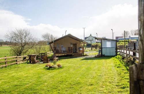 Magherafelt Other | Rosgarron Safari Canvas Lodge Glorious Glamping