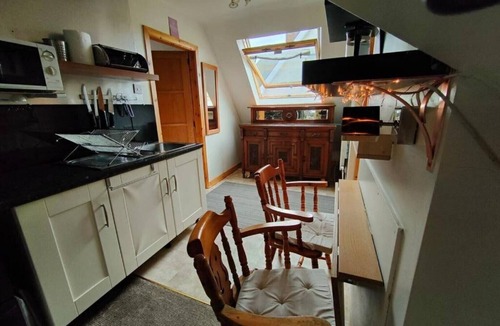 Kinallen Cottage | Rowantree Cottage One-Bedroom Apartment
