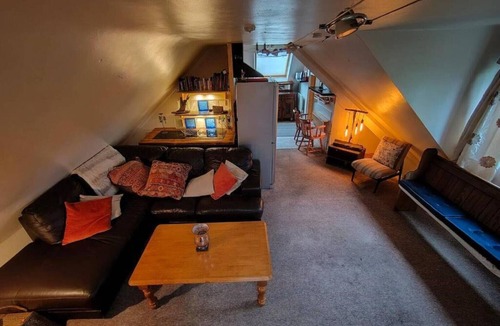 Kinallen Cottage | Rowantree Cottage One-Bedroom Apartment
