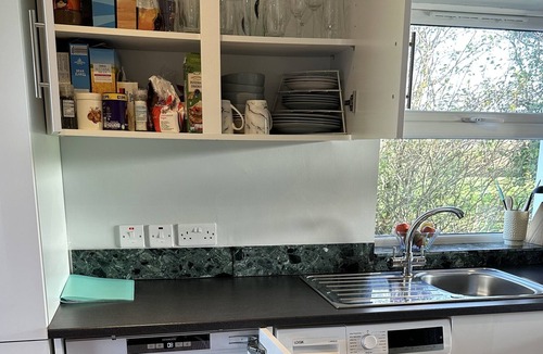 Hillsborough Apartment | Royal Hillsborough Hot Tub Haven