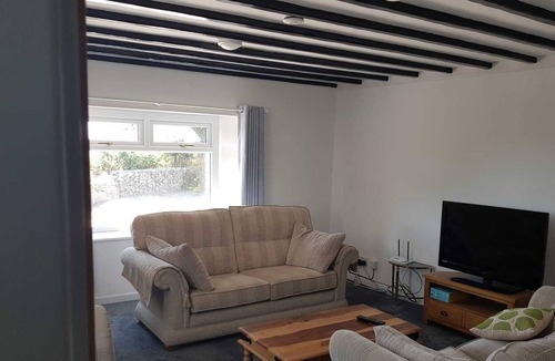Cowbridge House | Rural Accommodation with a free pool table