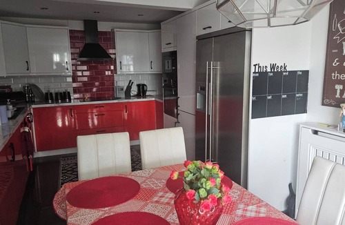 Belfast House | Scenic 3BR Retreat with Countryside Views