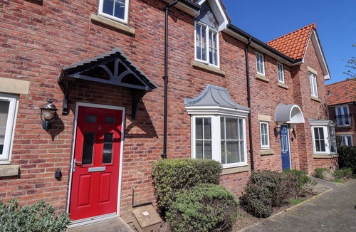 Filey Cottage | SEA GLASS COTTAGE, family friendly, with a garden in Filey