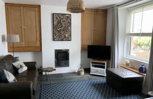 Tenby House | Seasalt Cottage - Modernised traditional cottage, Sleeps 5,short walk to beaches, town, amenities
