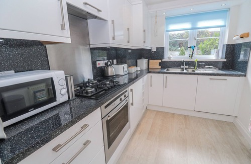 Carbis Bay Cottage | SEASIDE RETREAT, country holiday cottage, with a garden in Carbis Bay