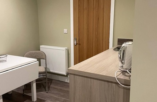 Dibden Purlieu Apartment | Self-contained Studio annex.