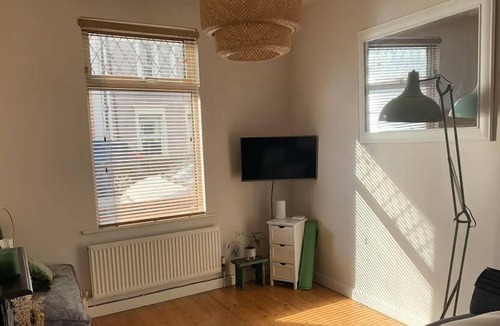Bedminster House | Serene Bristol Home with Sunny Patio Garden