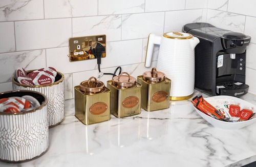 Whitechapel Apartment | Serenity in the City: Best 5BR Home in Whitechapel