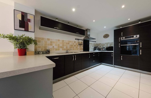 Horfield House | Sevastopol Four Bedroom House near Gloucester Road
