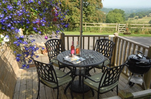 Snowshill Village House | Sheepscombe Byre, Snowshill, Broadway, sleeps 4 guests. This property boasts stunning views.