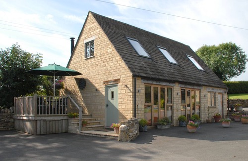 Snowshill Village House | Sheepscombe Byre, Snowshill, Broadway, sleeps 4 guests. This property boasts stunning views.