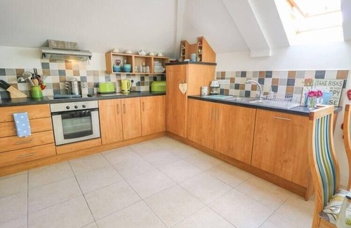 Coleraine Apartment | Shell Hill 3-Bed Apt, Sleeps 6, 15 mins to Beach