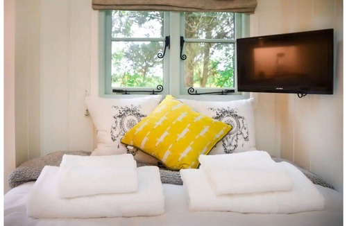 Netheravon Cabin | Shepherd's Hut B&B nr Salisbury, Stonehenge & Bath