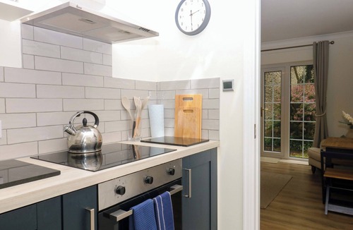 Chillington Cottage | SHEPLEGH COURT GARDEN APARTMENT, romantic, with pool in Dartmouth