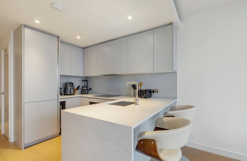 Canary Wharf Apartment | Skyline Studio Luxury Pool Gym Sauna Rooftop for 2